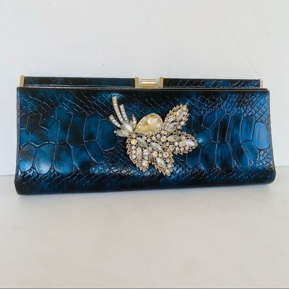 Iris Lane iridescent blue envelope clutch with crystal - Picture 5 of 11